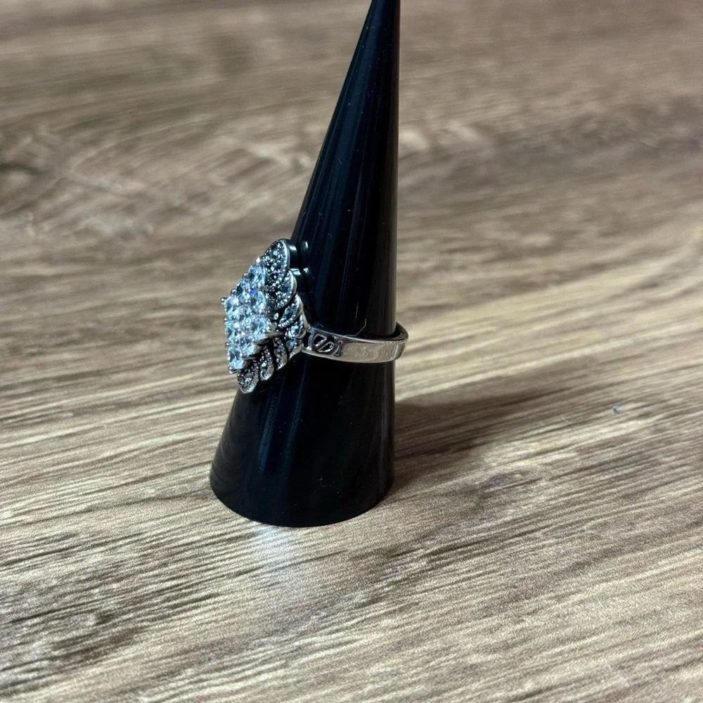 Elegant Silver Crystal Ring